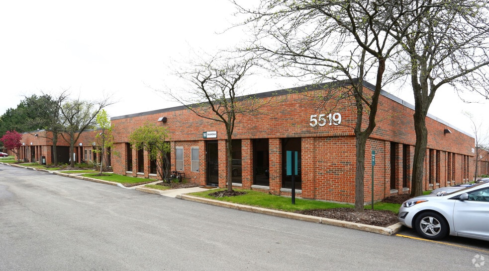 5519 N Cumberland Ave, Chicago, IL à vendre - Photo du bâtiment - Image 3 de 8