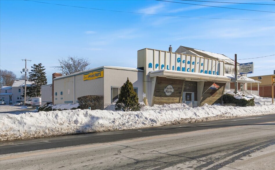 788 Gorham St, Lowell, MA à vendre - Photo du bâtiment - Image 3 de 38