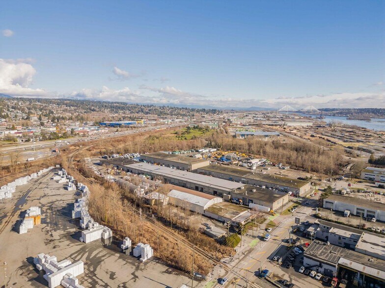 21-63 Braid St, New Westminster, BC à louer - Photo du bâtiment - Image 2 de 15