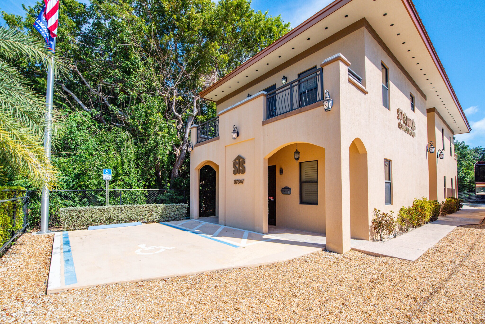 87847 Overseas Hwy, Islamorada, FL à vendre Photo du bâtiment- Image 1 de 47