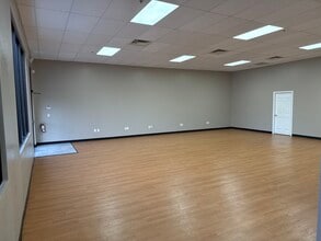 11513-11549 Lake Underhill Rd, Orlando, FL for lease Interior Photo- Image 2 of 7
