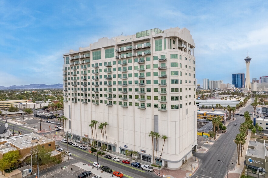900 S Las Vegas Blvd, Las Vegas, NV for lease - Primary Photo - Image 1 of 16