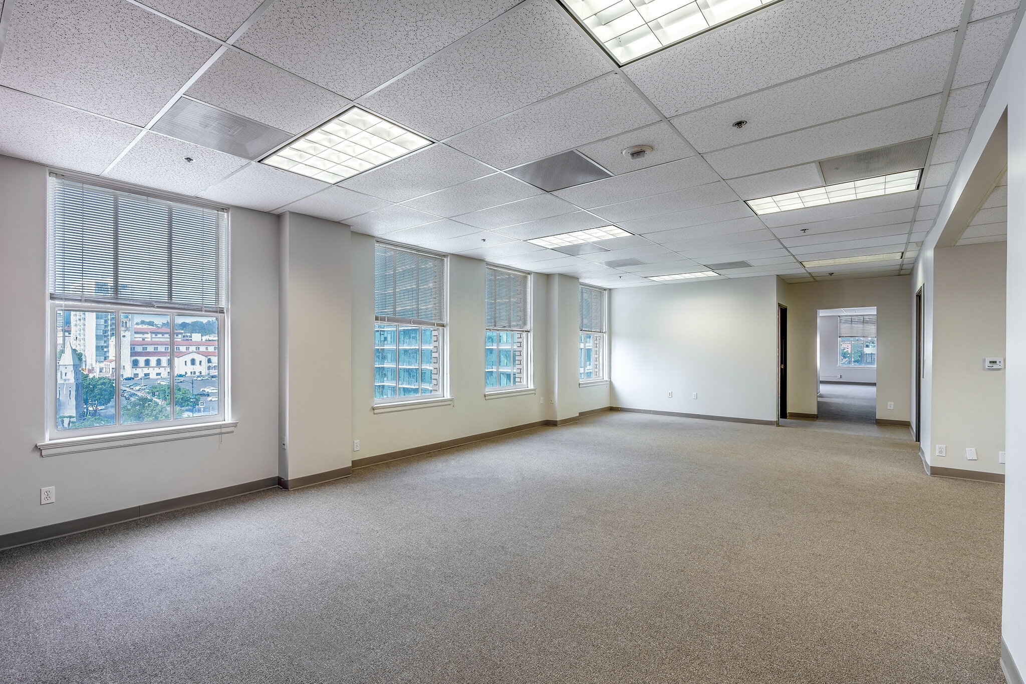 233 A St, San Diego, CA à vendre Photo intérieure- Image 1 de 5