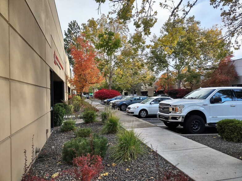 1380 Greg St, Sparks, NV à louer - Photo du bâtiment - Image 3 de 5