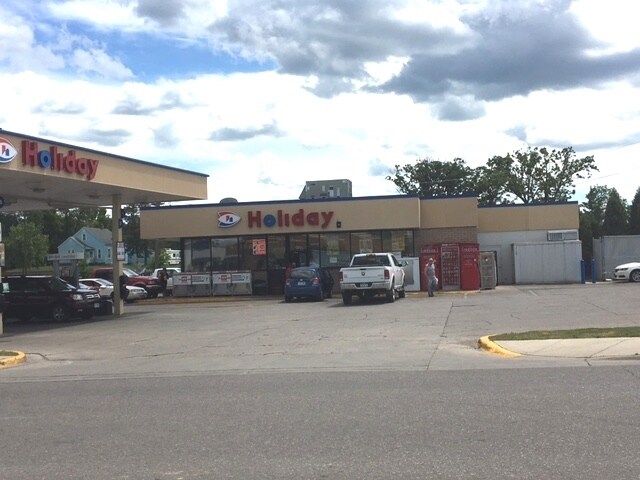 233 Frazee St E, Detroit Lakes, MN à vendre - Photo du bâtiment - Image 2 de 2