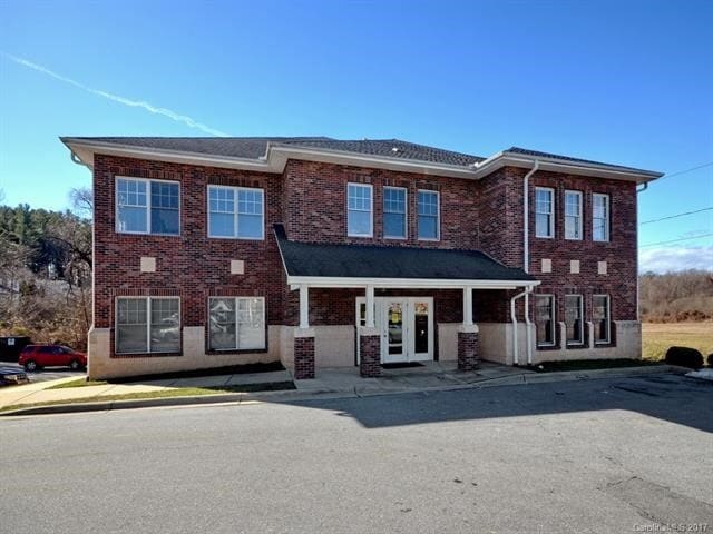 120 Chadwick Square Ct, Hendersonville, NC for lease - Building Photo - Image 3 of 40