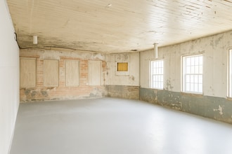 12830 Lake Blvd, Lindstrom, MN for lease Interior Photo- Image 1 of 4