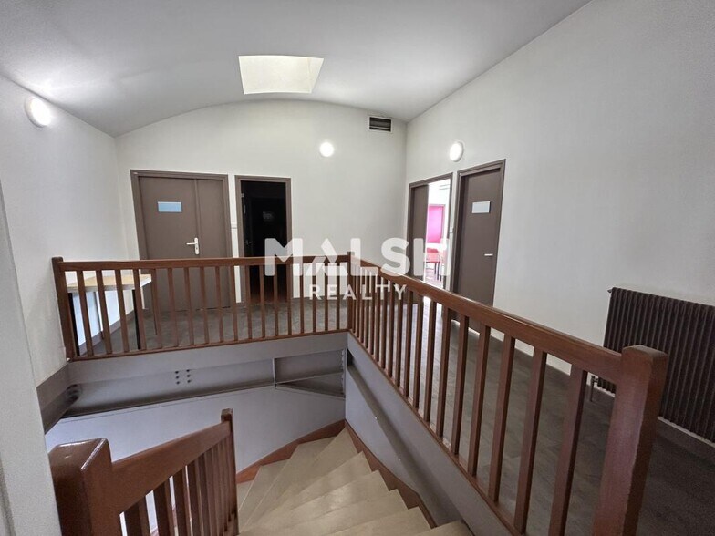 Office in OULLINS-PIERRE-BÉNITE for lease - Building Photo - Image 3 of 11