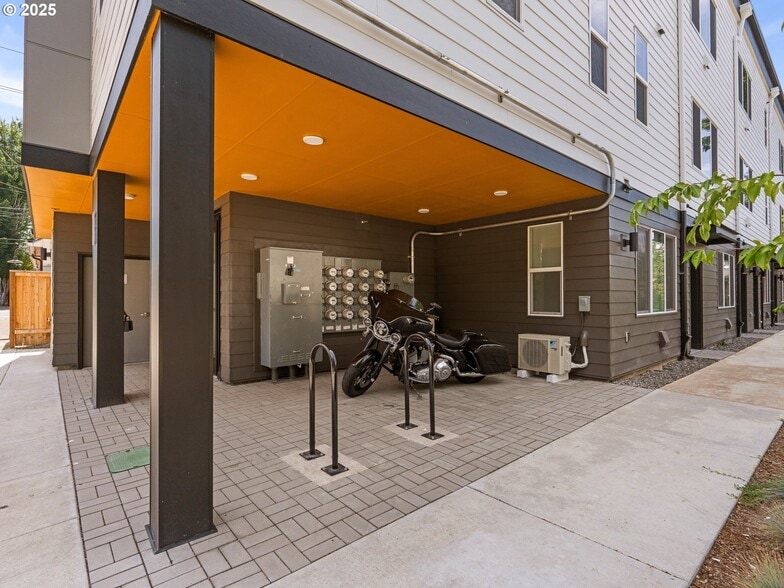 11 NE 55th Ave, Portland, OR à vendre - Photo du bâtiment - Image 3 de 24