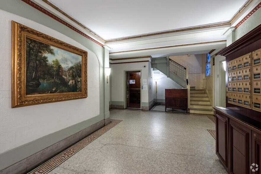 76 W 86th St, New York, NY for lease - Lobby - Image 2 of 10