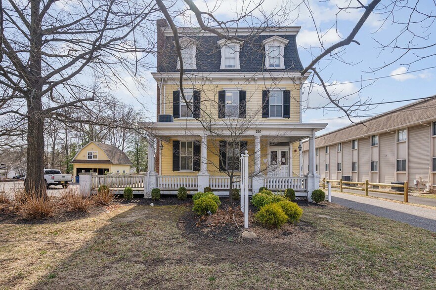 210 W Main St, Moorestown, NJ à vendre - Photo du bâtiment - Image 1 de 3