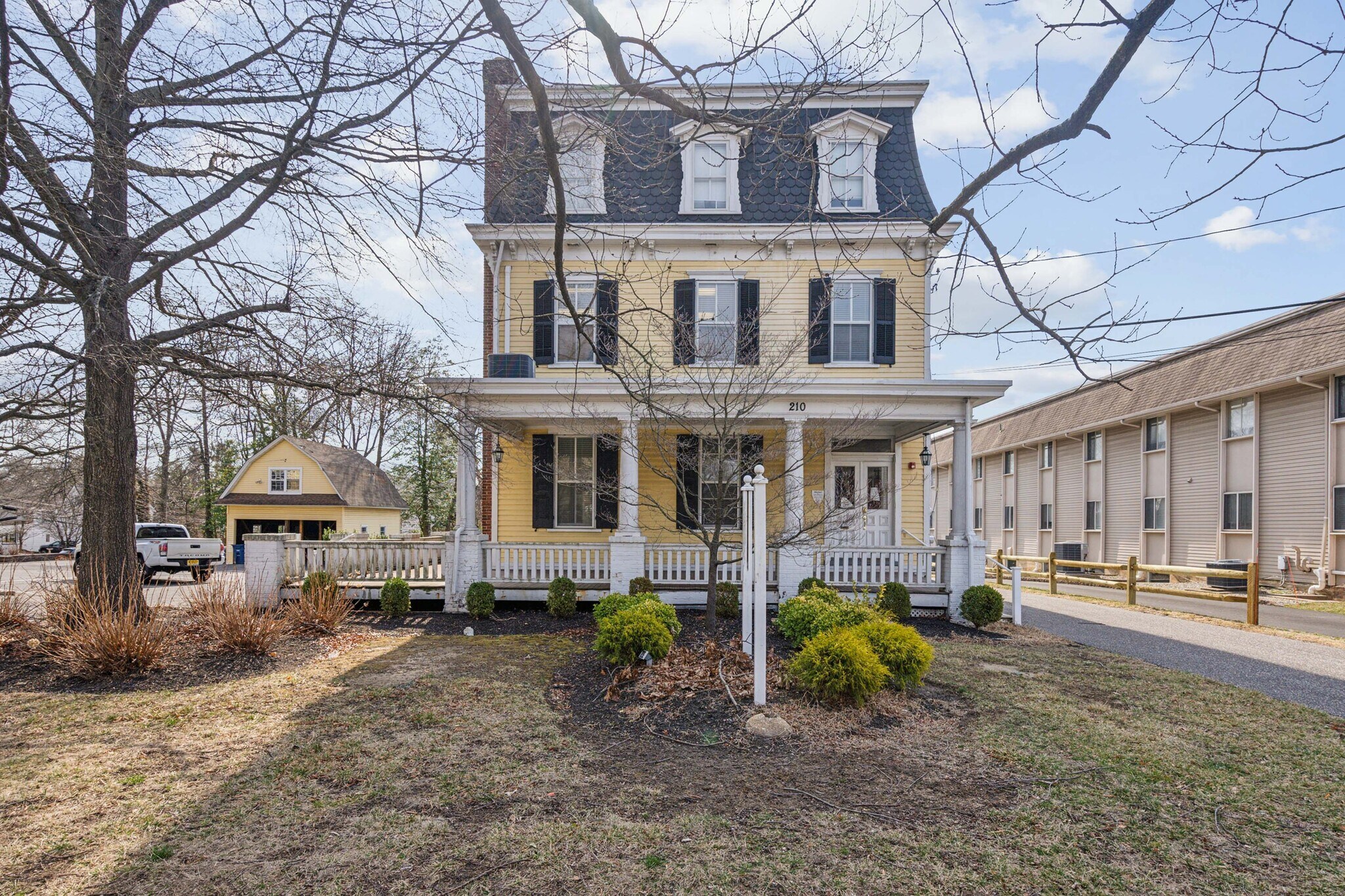 210 W Main St, Moorestown, NJ à vendre Photo du bâtiment- Image 1 de 4