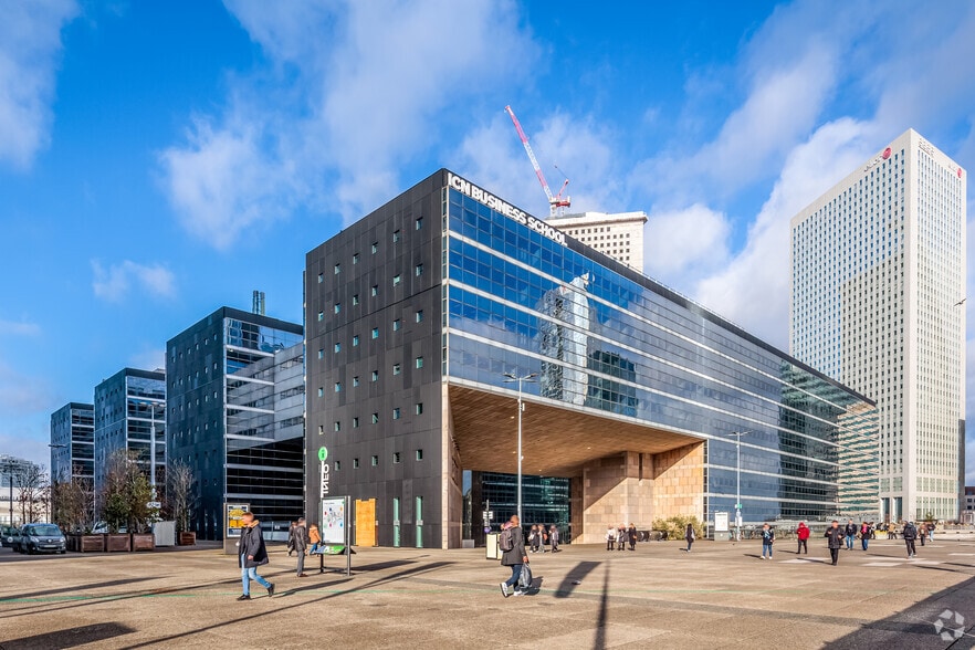 36-76 Route De La Demi-Lune, Puteaux for lease - Primary Photo - Image 1 of 15