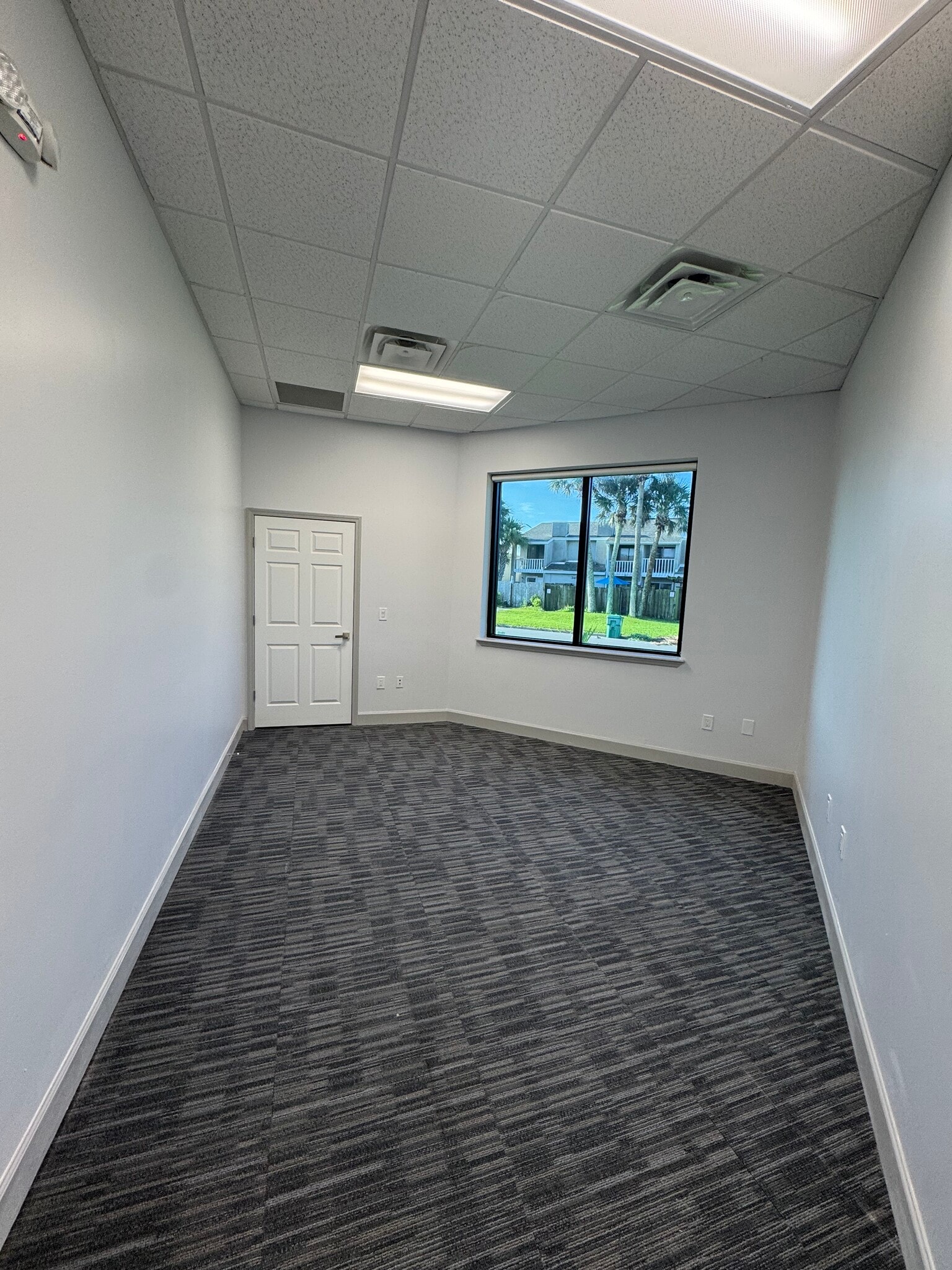 1326 3rd St S, Jacksonville Beach, FL for lease Interior Photo- Image 1 of 6