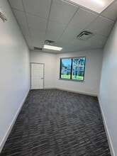 1326 3rd St S, Jacksonville Beach, FL for lease Interior Photo- Image 1 of 6