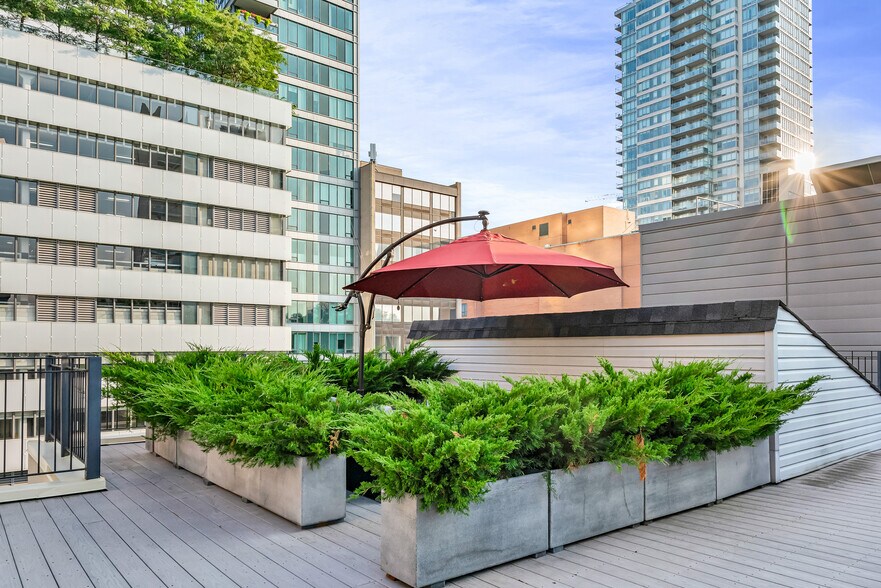 15 Prince Arthur Ave, Toronto, ON à louer - Photo du bâtiment - Image 3 de 30