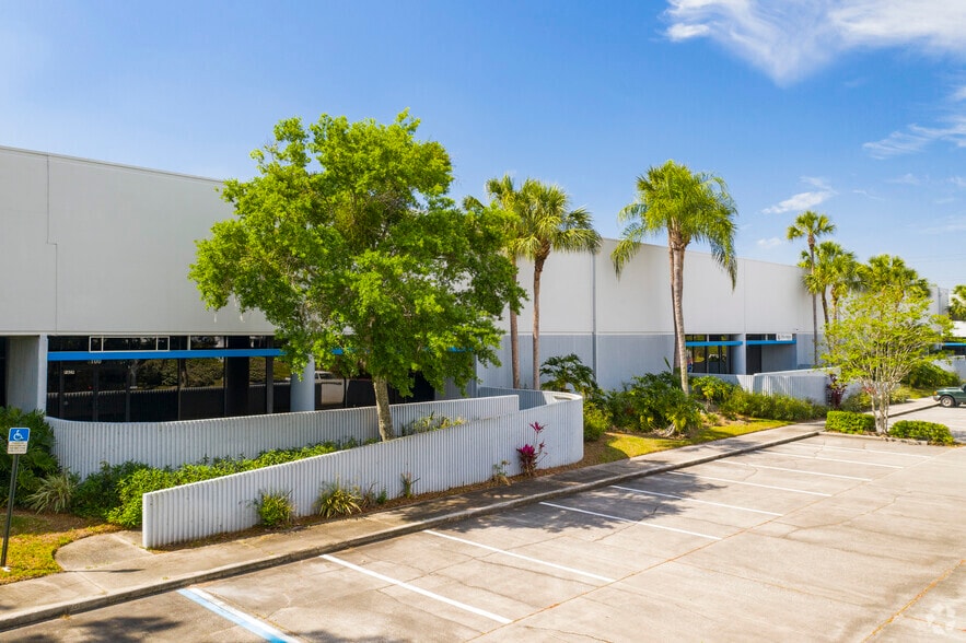 8402 Laurel Fair Cir, Tampa, FL for lease - Primary Photo - Image 3 of 5