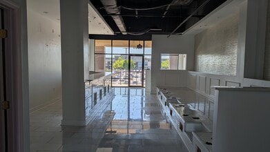 6035 Peachtree Rd, Atlanta, GA à louer Photo intérieure- Image 2 de 10