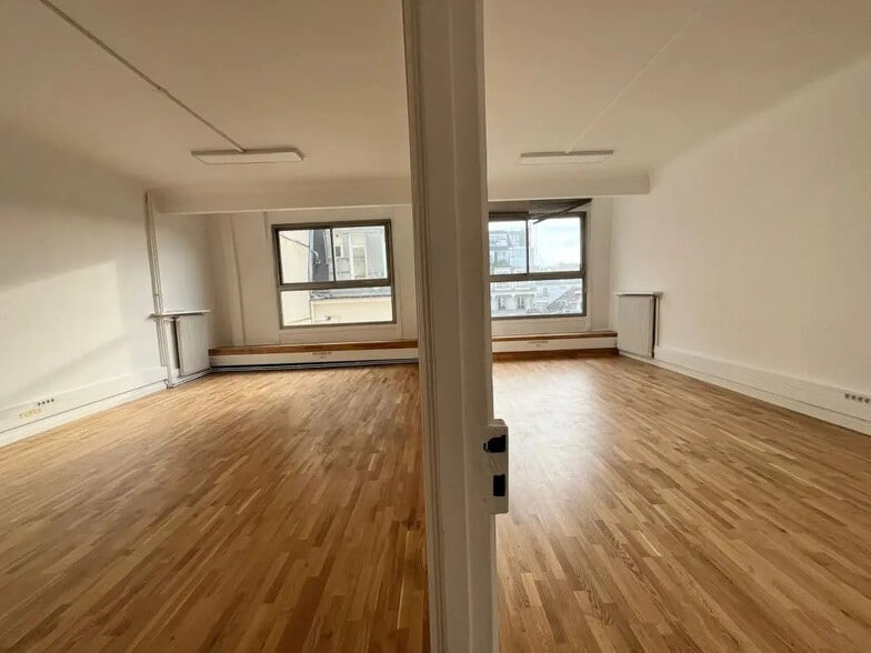 94 Rue Saint-Lazare, Paris for lease - Building Photo - Image 3 of 21