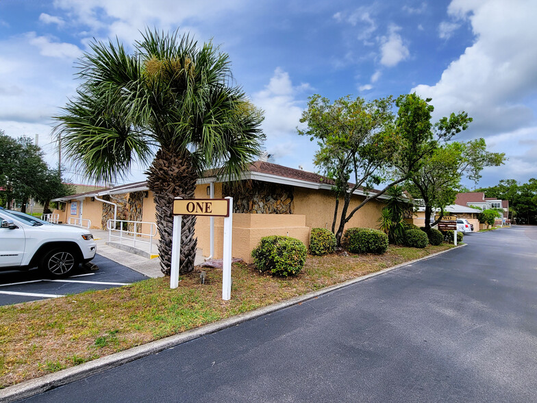 10225 Ulmerton Rd, Largo, FL à vendre - Photo du bâtiment - Image 1 de 1