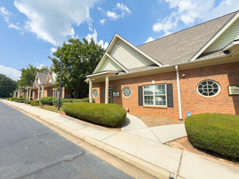 4485 Tench Rd, Suwanee, GA à louer - Photo du bâtiment - Image 3 de 11