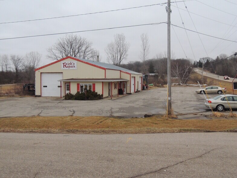 8500 S Loop Rd, Larsen, WI for sale - Building Photo - Image 2 of 26