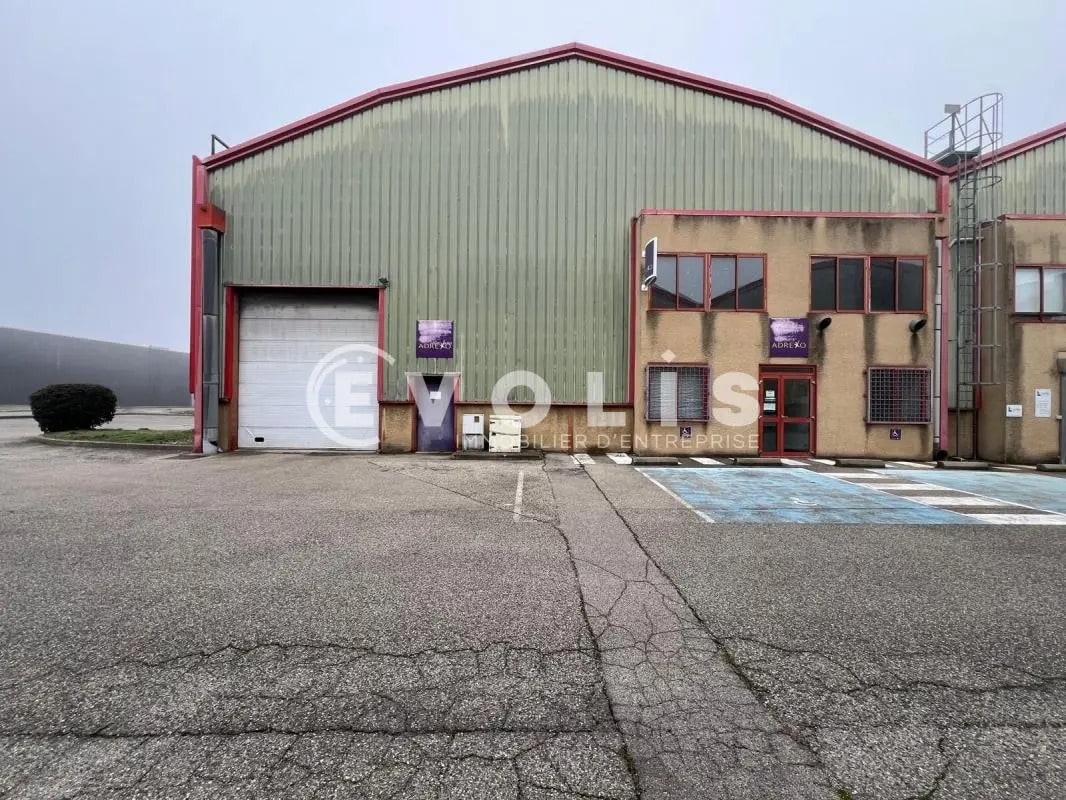 Office in Vénissieux for lease Building Photo- Image 1 of 10