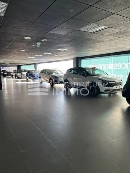 Flex in Nanterre for lease - Building Photo - Image 1 of 17