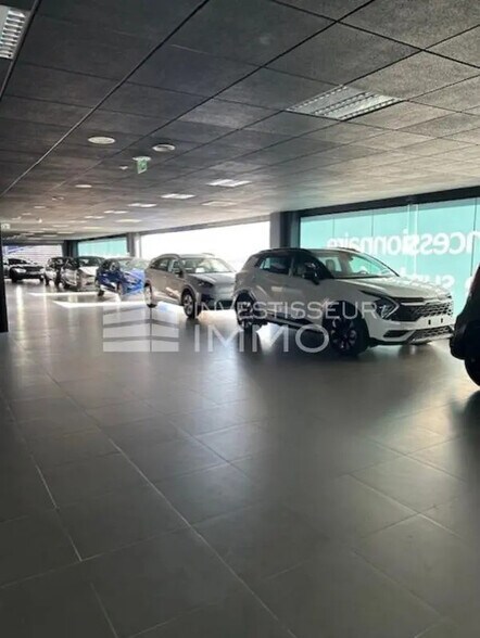 Flex dans Nanterre à louer - Photo du bâtiment - Image 1 de 17