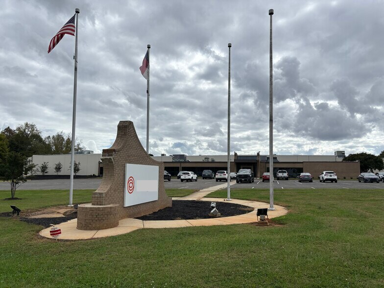 1100 Airport Road, Shelby, NC à louer - Photo du bâtiment - Image 1 de 17