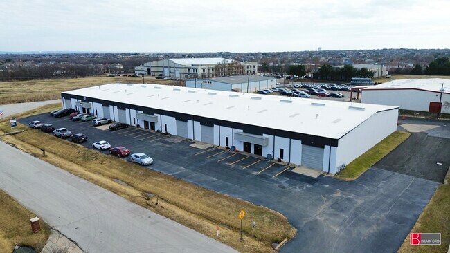 Plus de détails pour 1000-1008 N Commercial Blvd, Arlington, TX - Industriel à louer