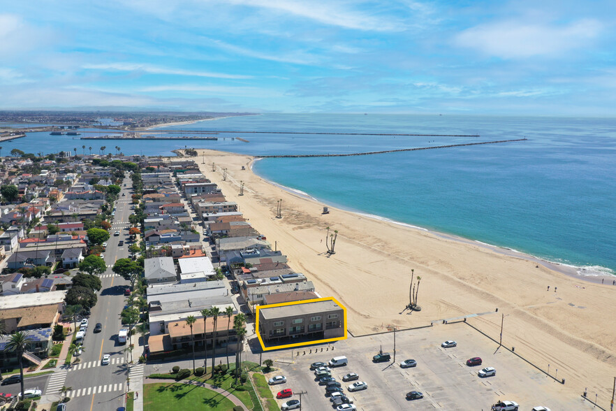 1001 Seal Way, Seal Beach, CA à vendre - Photo du bâtiment - Image 1 de 1