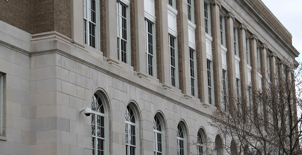 220 Church Ave SW, Roanoke, VA for lease - Building Photo - Image 1 of 3