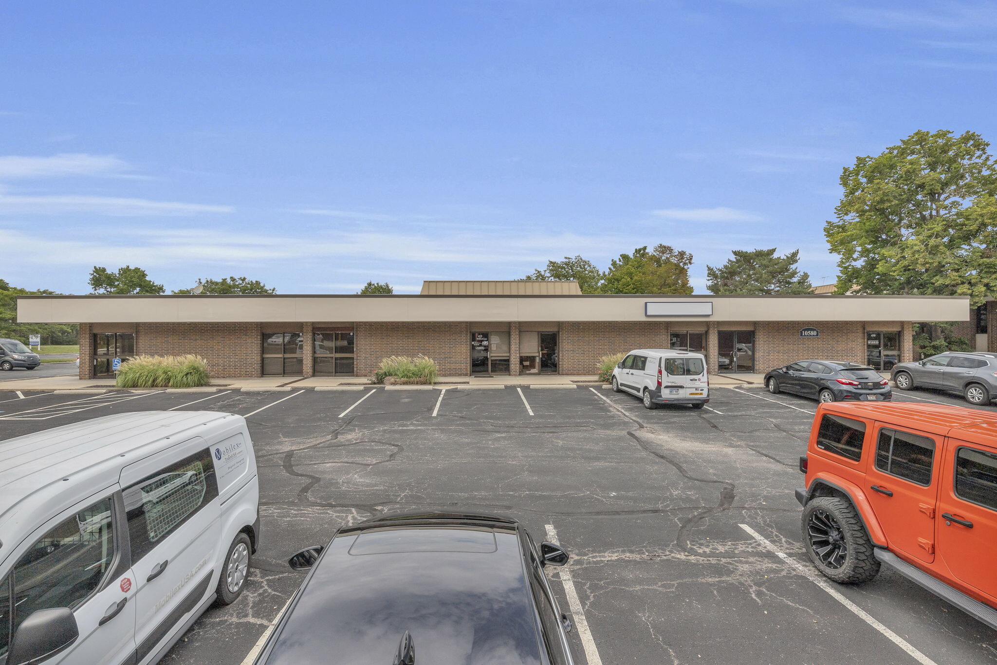 10580 Barkley St, Overland Park, KS for lease Building Photo- Image 1 of 33