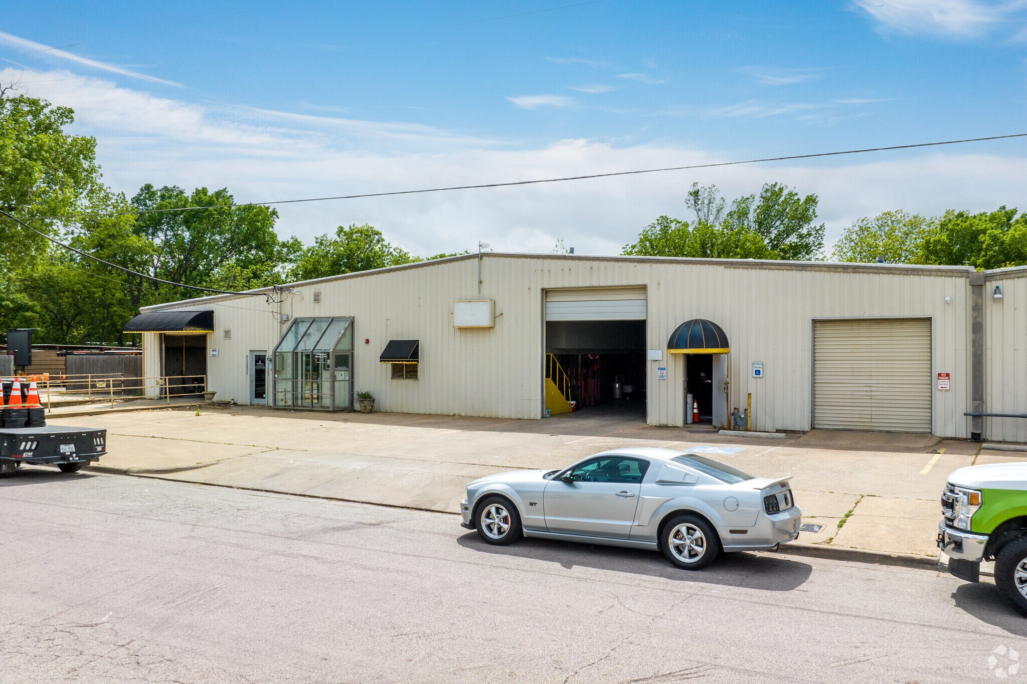 2333 Delante St, Haltom City, TX for lease Primary Photo- Image 1 of 81