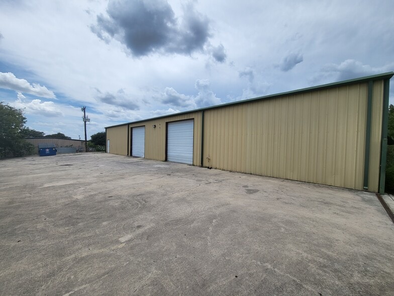 13111 Lookout Run, San Antonio, TX for lease - Building Photo - Image 2 of 4