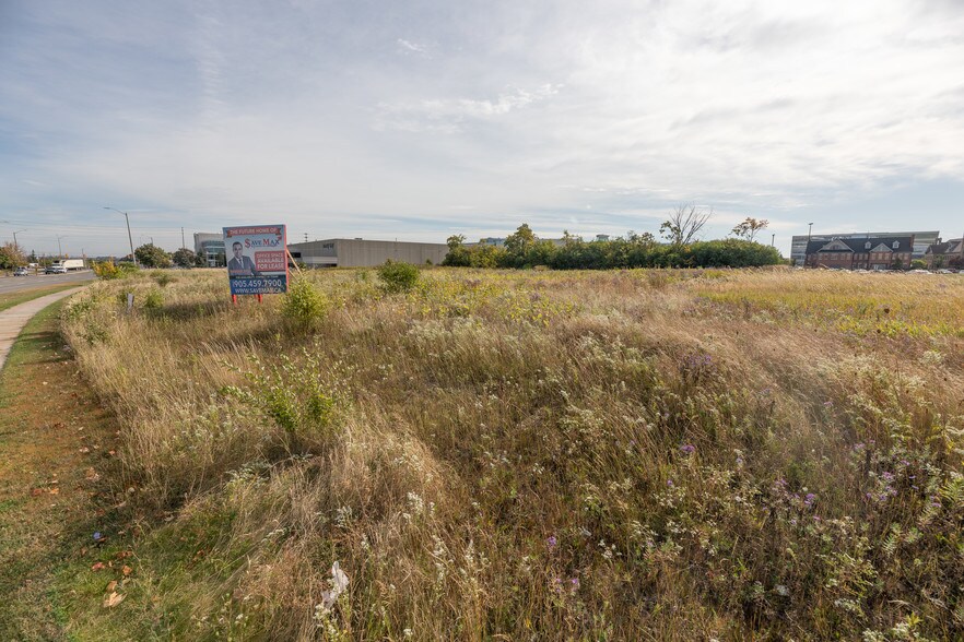 2050 Meadowvale Blvd, Mississauga, ON à vendre - Photo de construction - Image 2 de 6