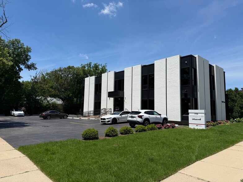 710 N York Rd, Hinsdale, IL à louer - Photo du bâtiment - Image 1 de 17