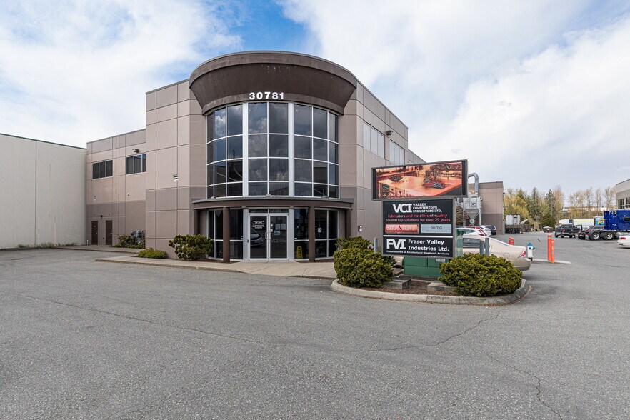30781 Simpson Rd, Abbotsford, BC à louer - Photo du bâtiment - Image 1 de 52