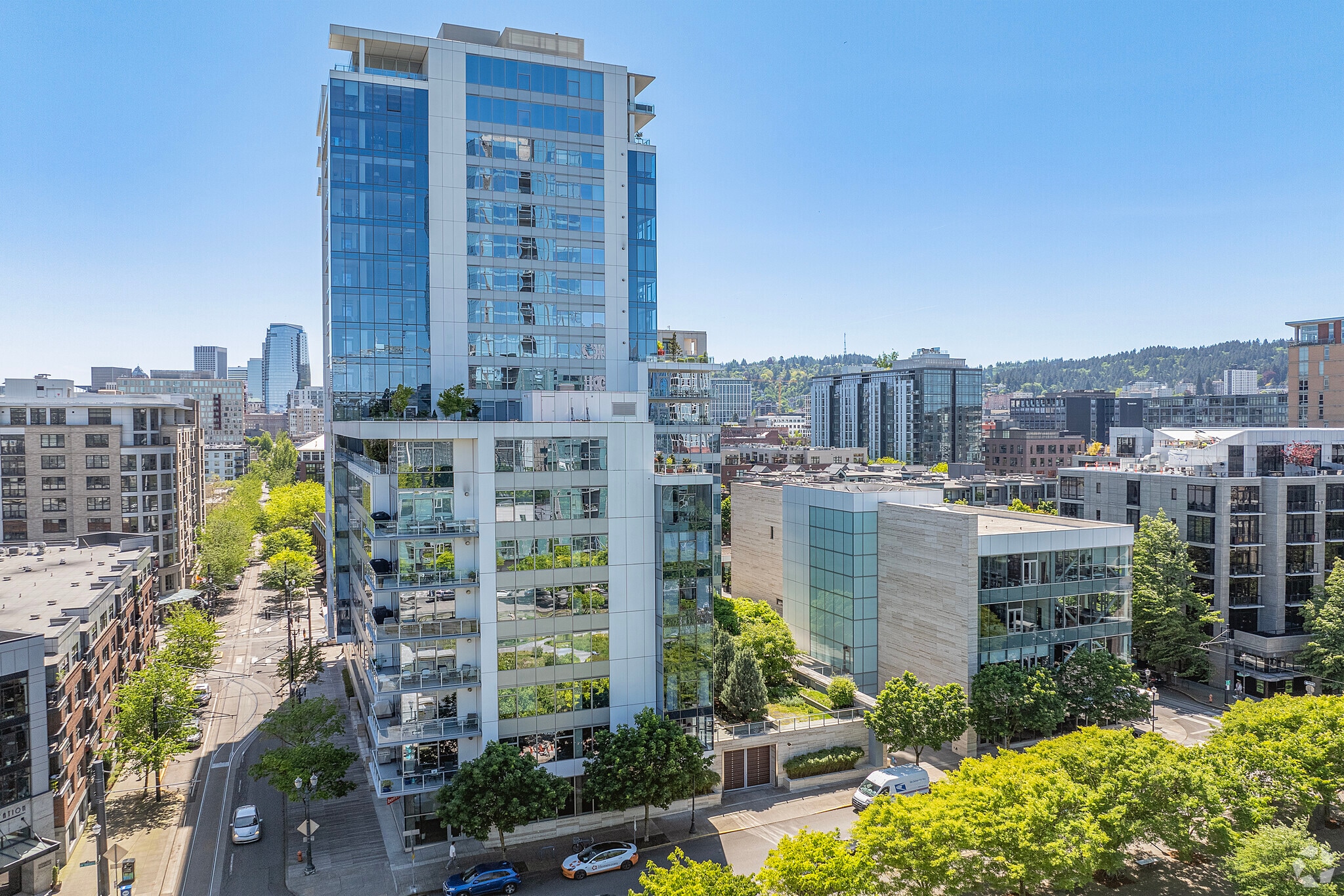 The Blocks Portfolio portefeuille de 10 propriétés à vendre sur LoopNet.ca Photo principale- Image 1 de 11