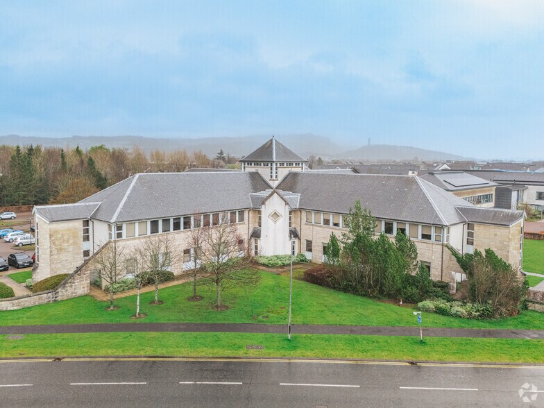 Greenwell Rd, Stirling à louer - Photo du bâtiment - Image 2 de 2