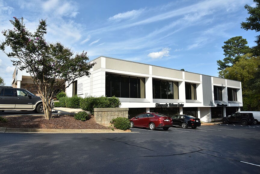 1155 Kildaire Farm Rd, Cary, NC à louer - Photo du bâtiment - Image 2 de 7