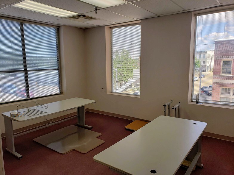 200 State St, Mccomb, MS à louer - Photo du bâtiment - Image 3 de 14