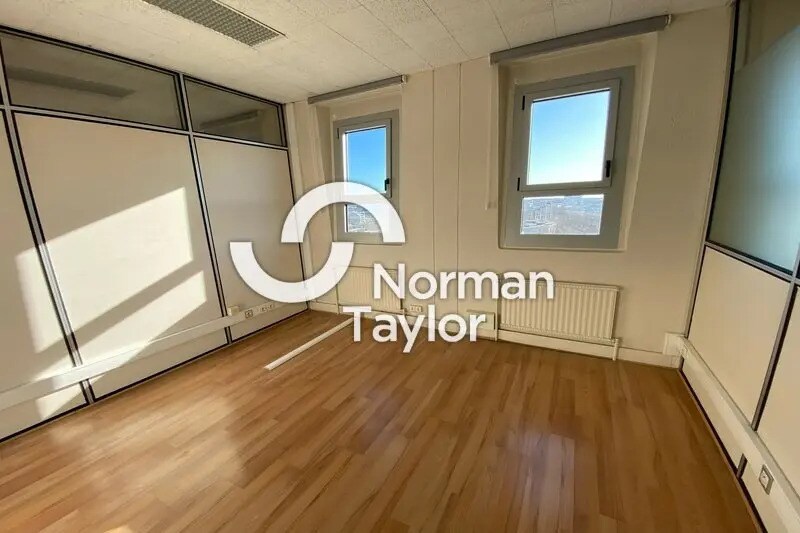 Office in Montpellier for lease - Interior Photo - Image 2 of 5