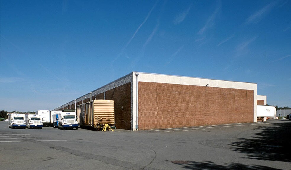 6636-6672 Fleet Dr, Alexandria, VA à louer - Photo du bâtiment - Image 2 de 6