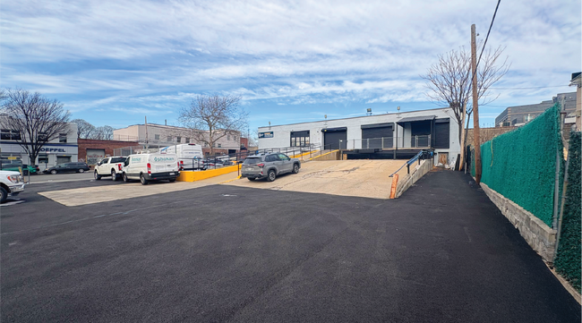Plus de détails pour 32-31 57th St, Woodside, NY - Industriel à louer