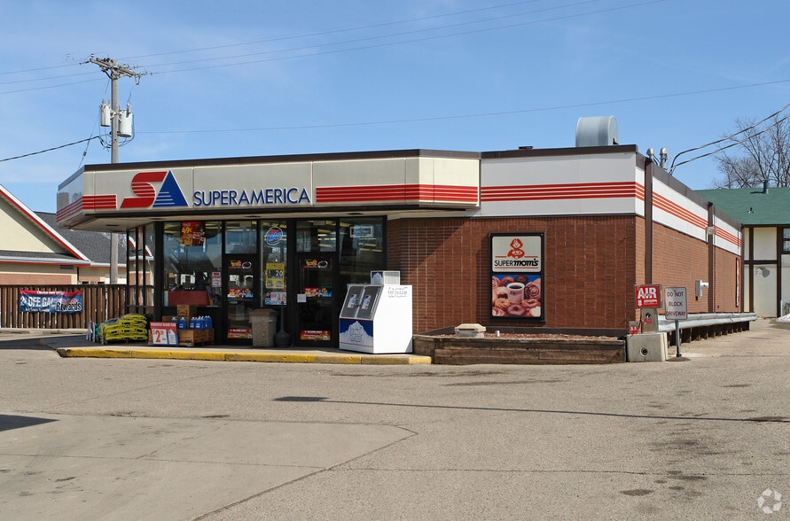 311 Lyndale Ave N, Faribault, MN for lease - Building Photo - Image 2 of 3