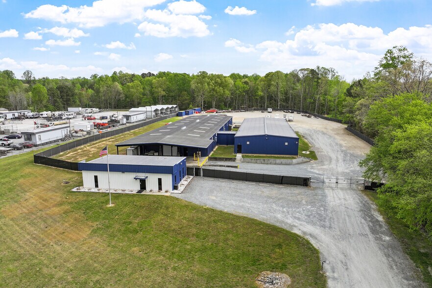 554 Old Roberts Rd, Benson, NC à vendre - Photo du bâtiment - Image 2 de 19