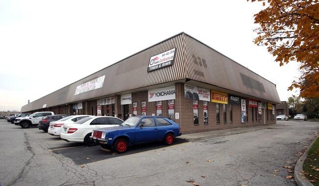 Plus de détails pour 225 Advance Blvd, Brampton, ON - Industriel à vendre