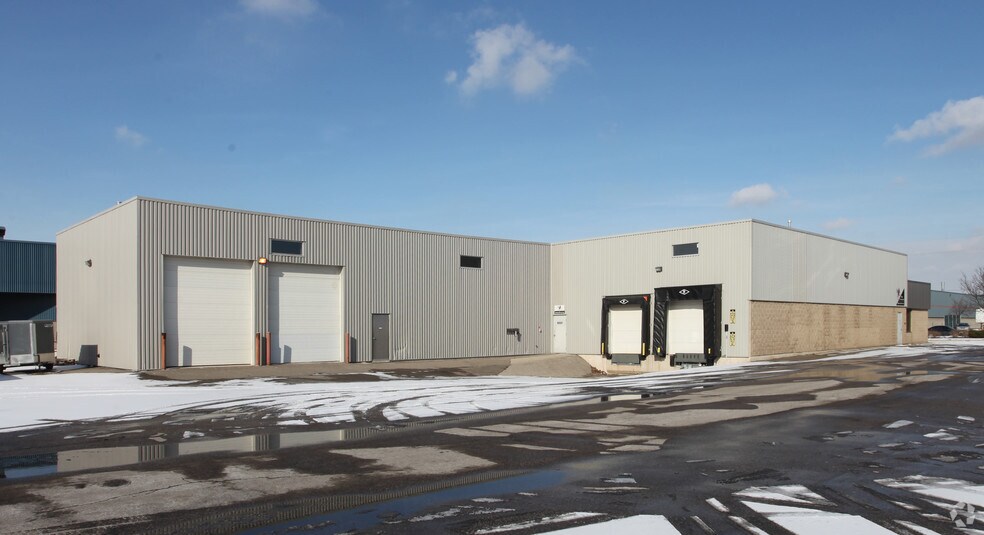 26 Regan Rd, Brampton, ON à vendre - Photo principale - Image 1 de 1